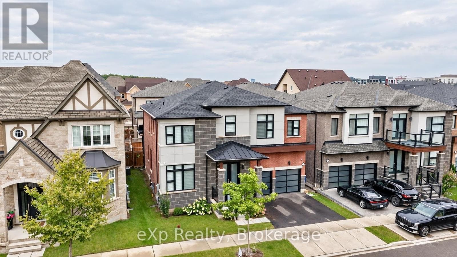 Single Family at 3313 Sunningdale Gardens, Oakville (GO Glenorchy), Ontario - Photo 1 - RE/MAX Garden City Realty