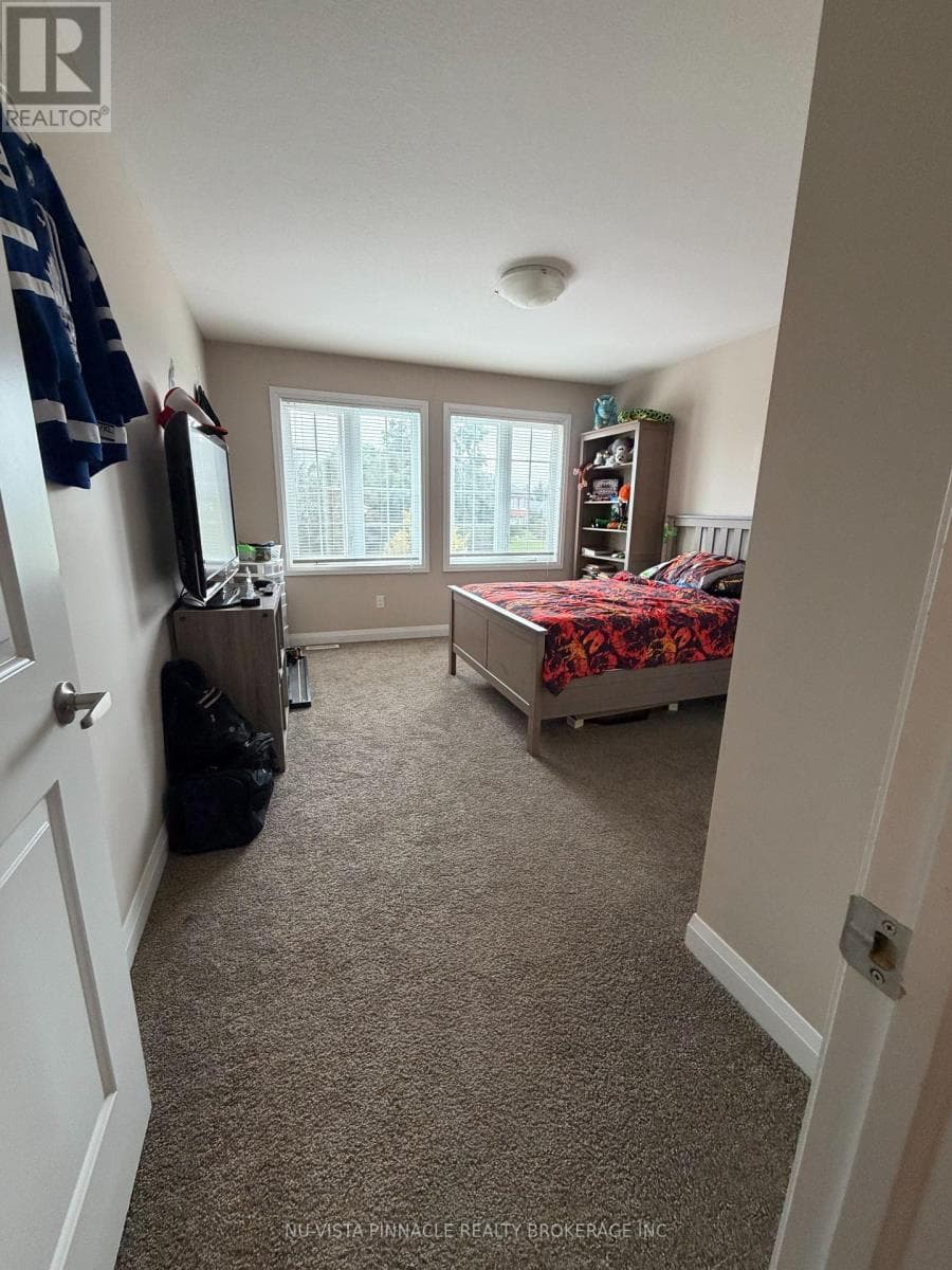 Single Family at 90- 2040 SHORE Road, London South (South A), Ontario - Photo 10 - RE/MAX Garden City Realty