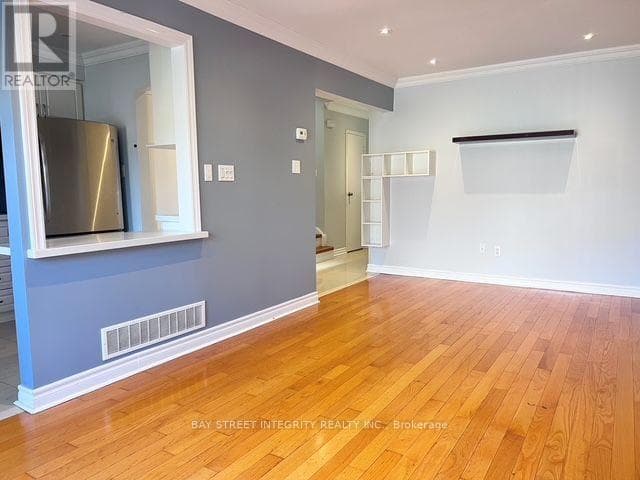 Single Family at 22 Dunbar Crescent, Markham (Milliken Mills East), Ontario - Photo 3 - RE/MAX Garden City Realty