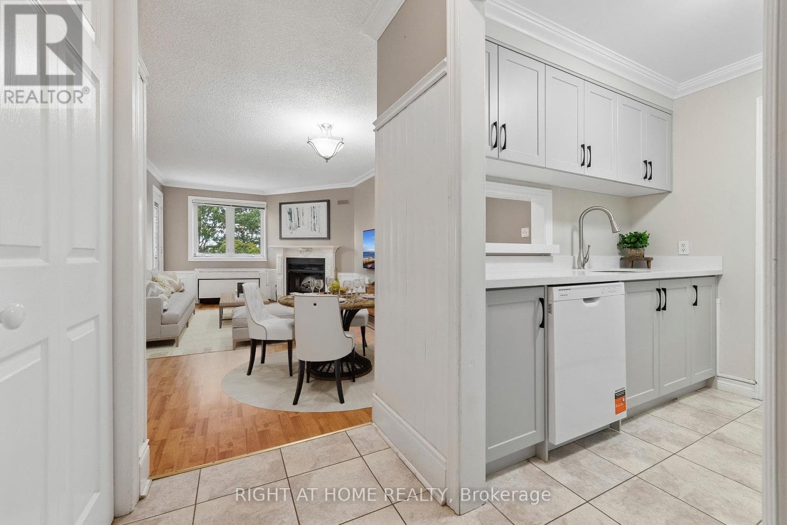 Single Family at 318- 193 Lake Driveway Drive, Ajax (South West), Ontario - Photo 7 - RE/MAX Garden City Realty