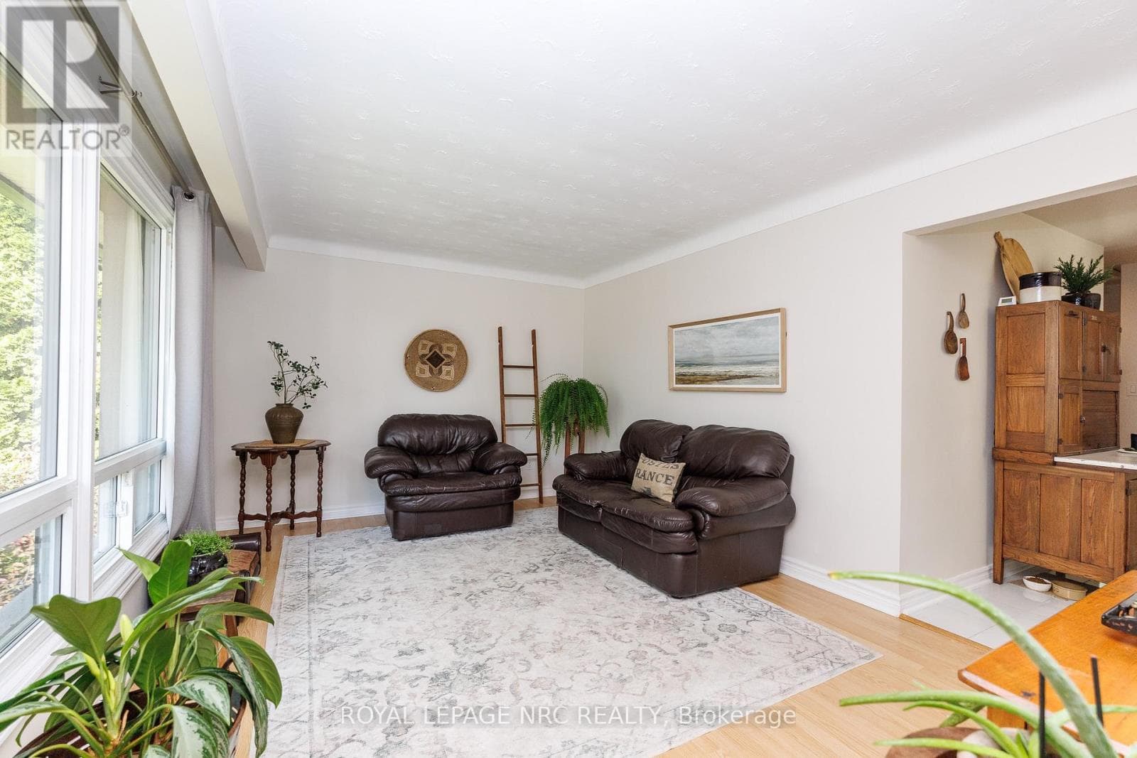 Single Family at 8025 Michael Street, Niagara Falls (Ascot), Ontario - Photo 6 - RE/MAX Garden City Realty