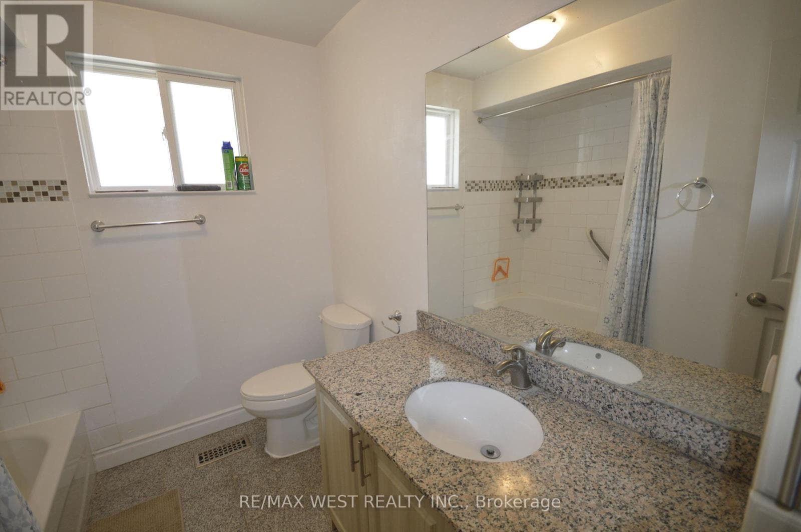 Single Family at 32 Axsmith Crescent, Toronto (Don Valley Village), Ontario - Photo 10 - RE/MAX Garden City Realty