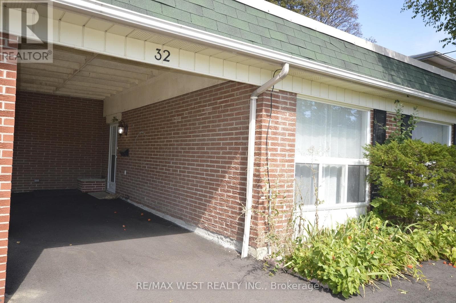 Single Family at 32 Axsmith Crescent, Toronto (Don Valley Village), Ontario - Photo 2 - RE/MAX Garden City Realty
