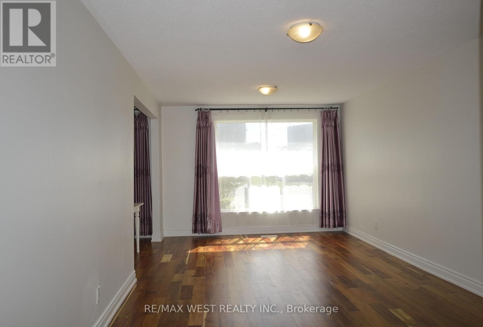 Single Family at 32 Axsmith Crescent, Toronto (Don Valley Village), Ontario - Photo 3 - RE/MAX Garden City Realty