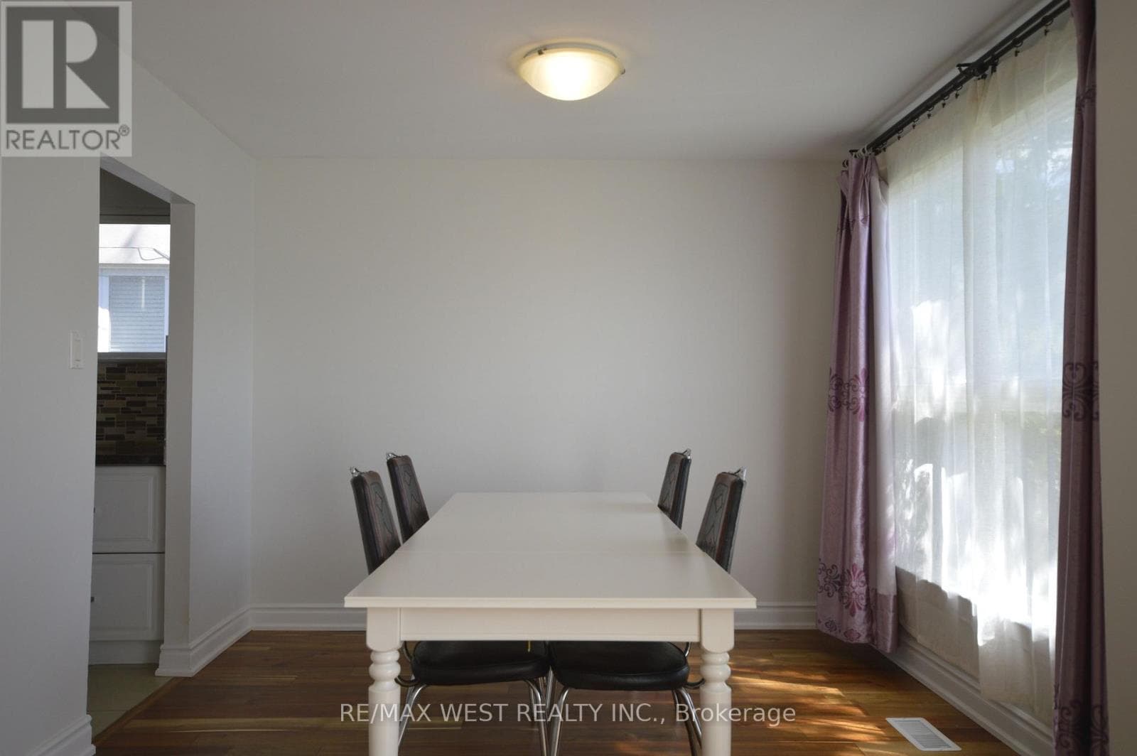 Single Family at 32 Axsmith Crescent, Toronto (Don Valley Village), Ontario - Photo 4 - RE/MAX Garden City Realty