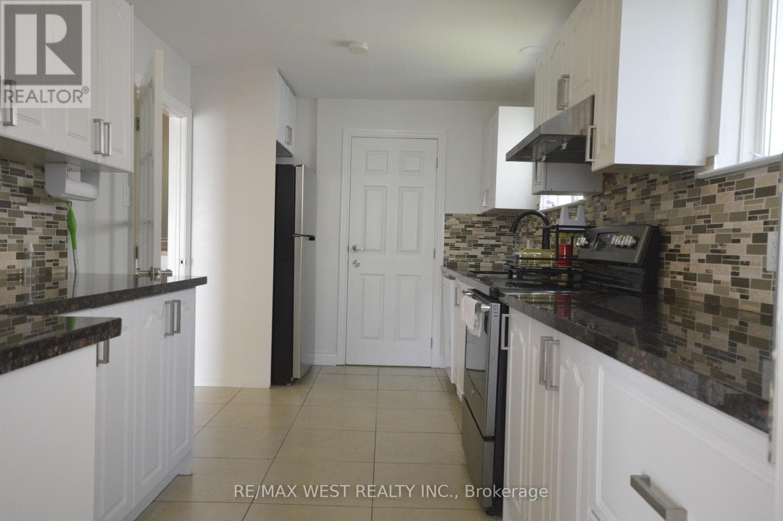 Single Family at 32 Axsmith Crescent, Toronto (Don Valley Village), Ontario - Photo 5 - RE/MAX Garden City Realty