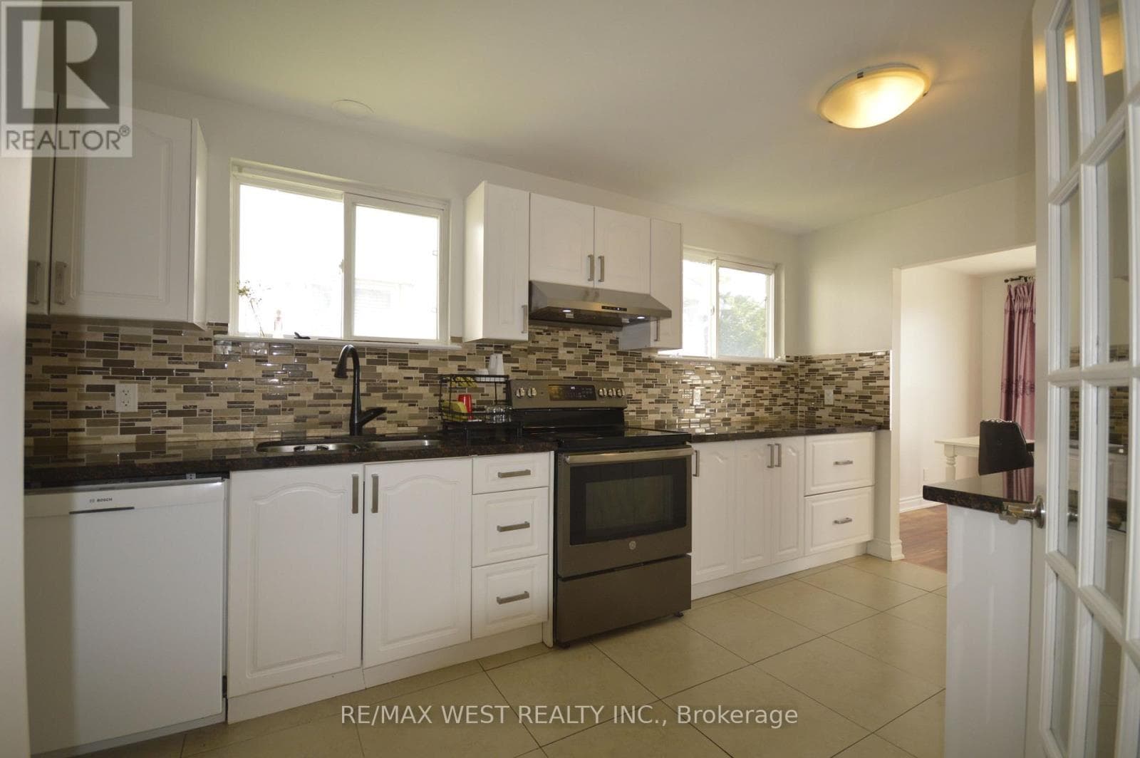 Single Family at 32 Axsmith Crescent, Toronto (Don Valley Village), Ontario - Photo 6 - RE/MAX Garden City Realty