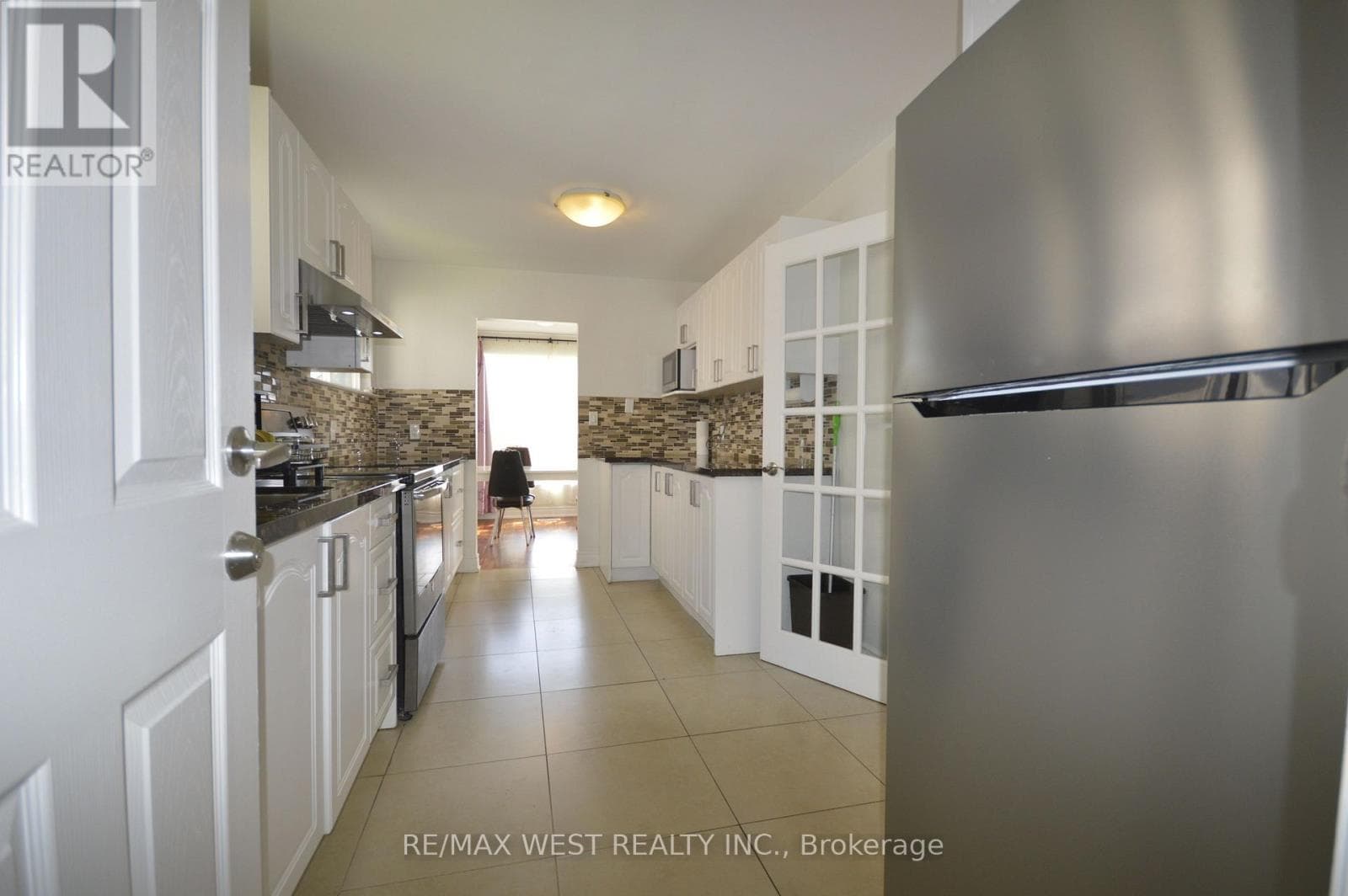 Single Family at 32 Axsmith Crescent, Toronto (Don Valley Village), Ontario - Photo 8 - RE/MAX Garden City Realty