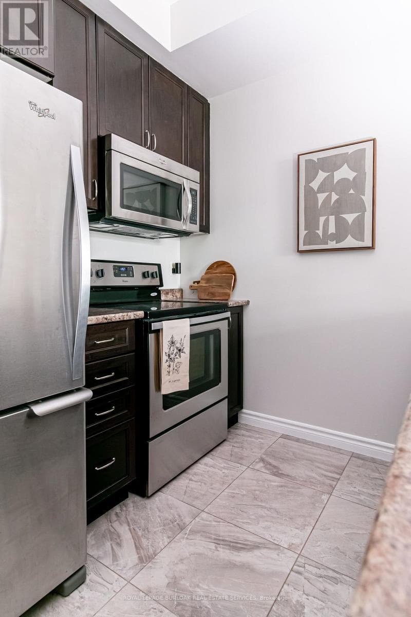 Single Family at 221- 35 Southshore Crescent, Hamilton (Lakeshore), Ontario - Photo 10 - RE/MAX Garden City Realty