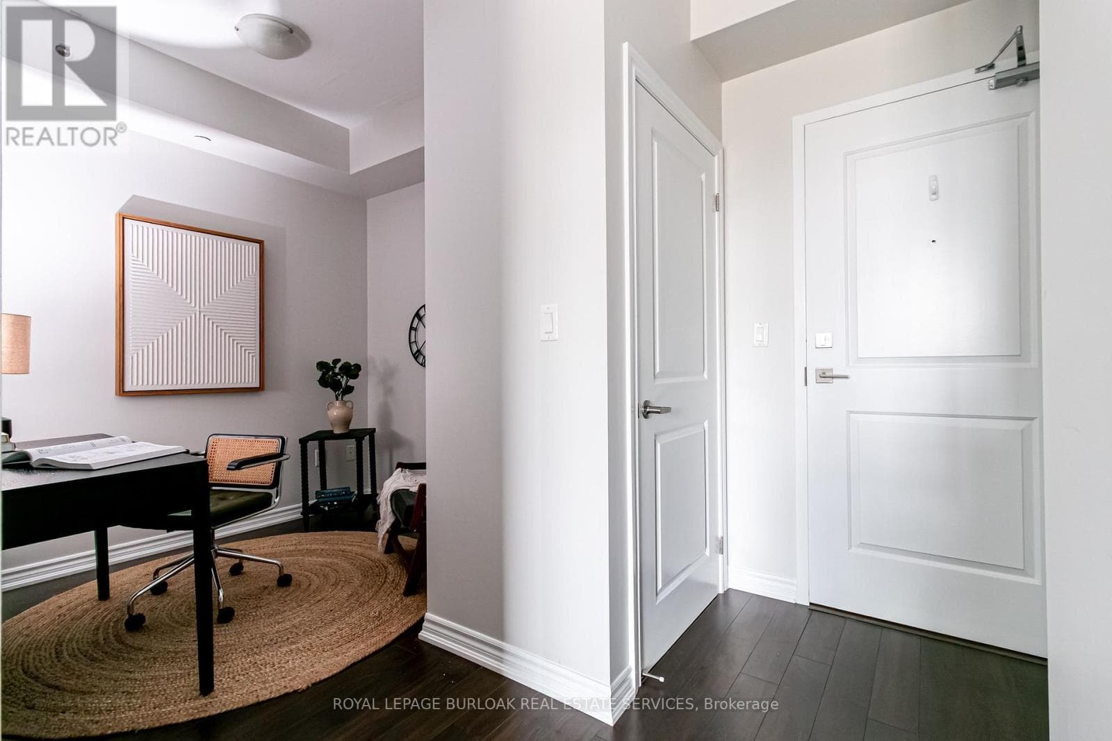 Single Family at 221- 35 Southshore Crescent, Hamilton (Lakeshore), Ontario - Photo 5 - RE/MAX Garden City Realty