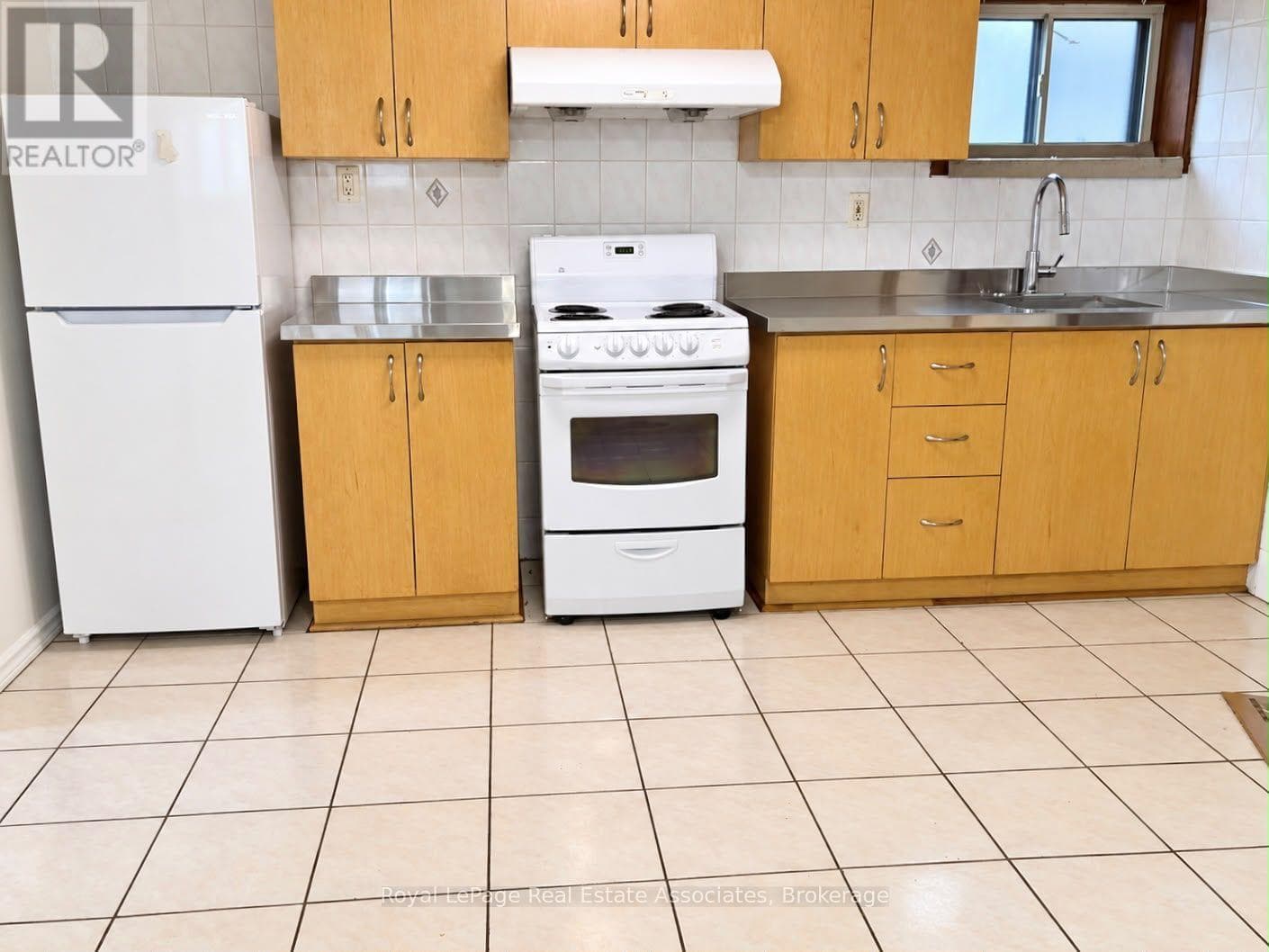 Single Family at Lower- 97 Oak Park Avenue, Toronto (Woodbine-Lumsden), Ontario - Photo 4 - RE/MAX Garden City Realty