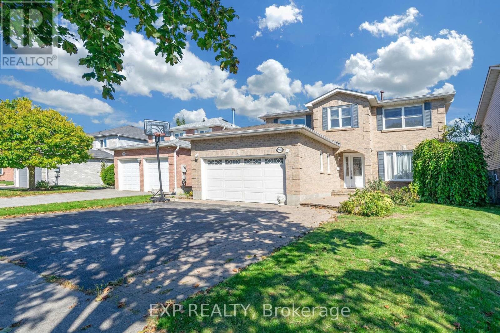 Single Family at 955 Snowbird Street, Oshawa (Northglen), Ontario - Photo 4 - RE/MAX Garden City Realty