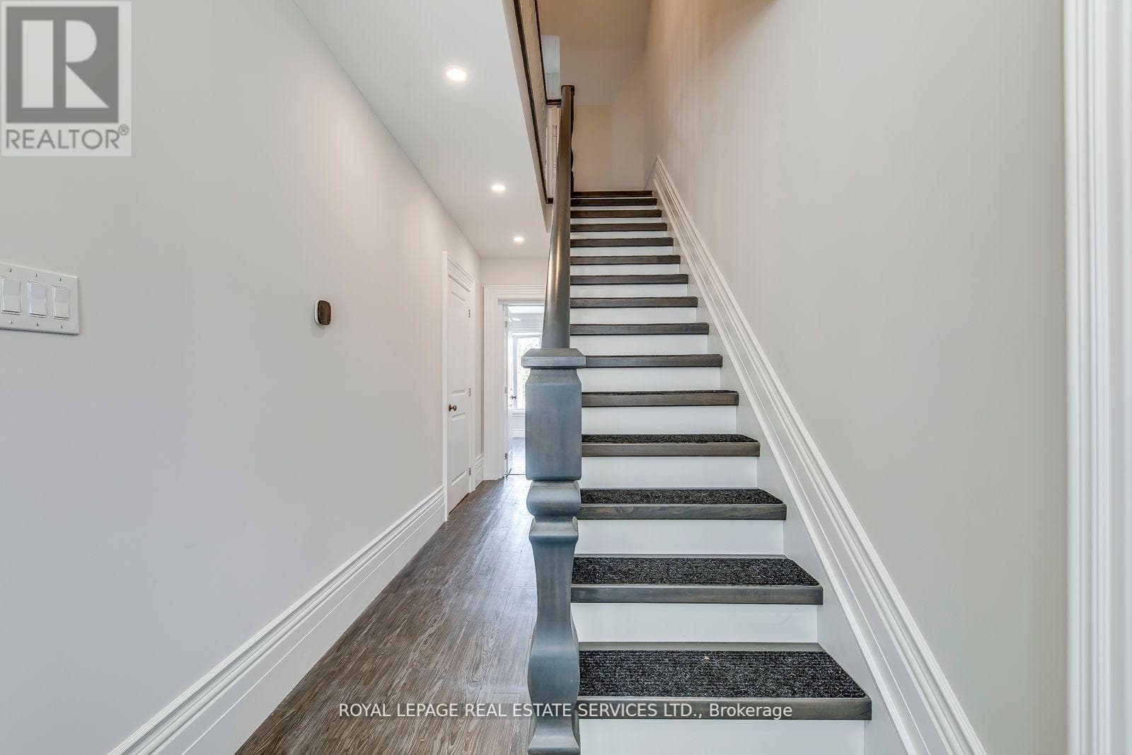 Single Family at 317 Queen Street, Mississauga (Streetsville), Ontario - Photo 10 - RE/MAX Garden City Realty