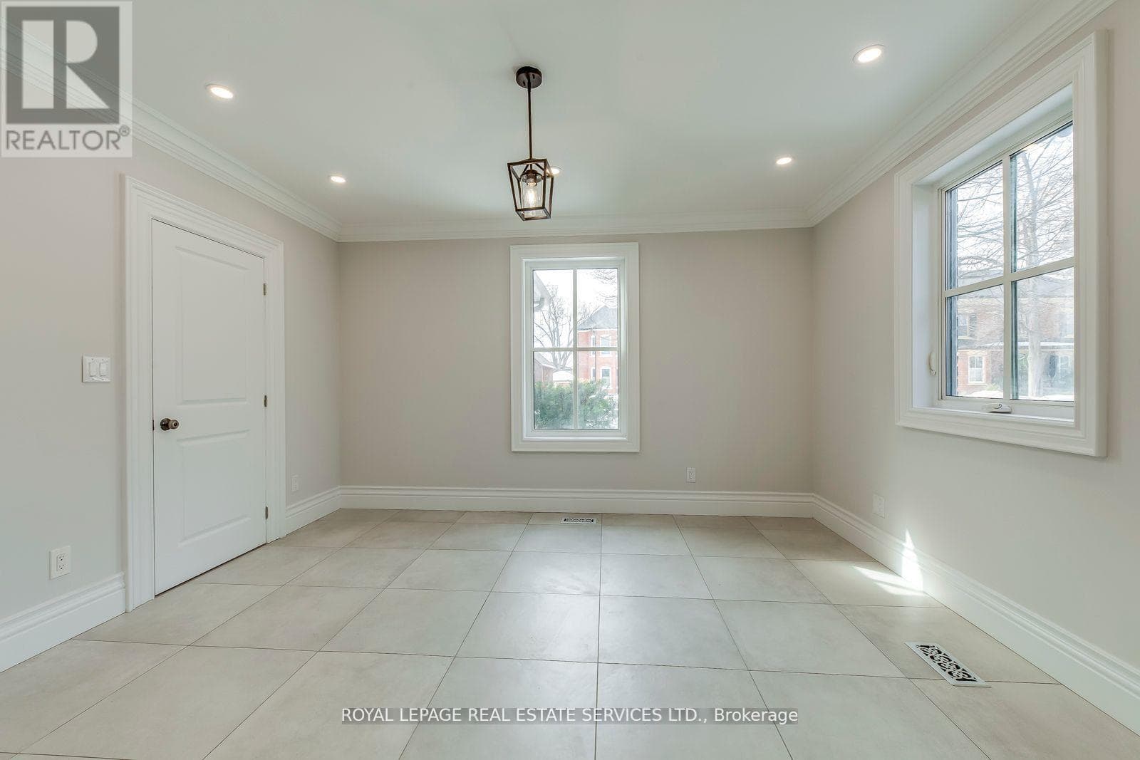 Single Family at 317 Queen Street, Mississauga (Streetsville), Ontario - Photo 6 - RE/MAX Garden City Realty