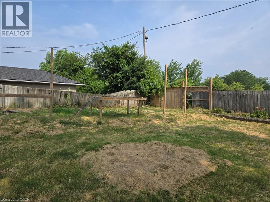 Single Family at 16 BRODERICK Avenue, Thorold, Ontario - Photo 4 - RE/MAX Garden City Realty