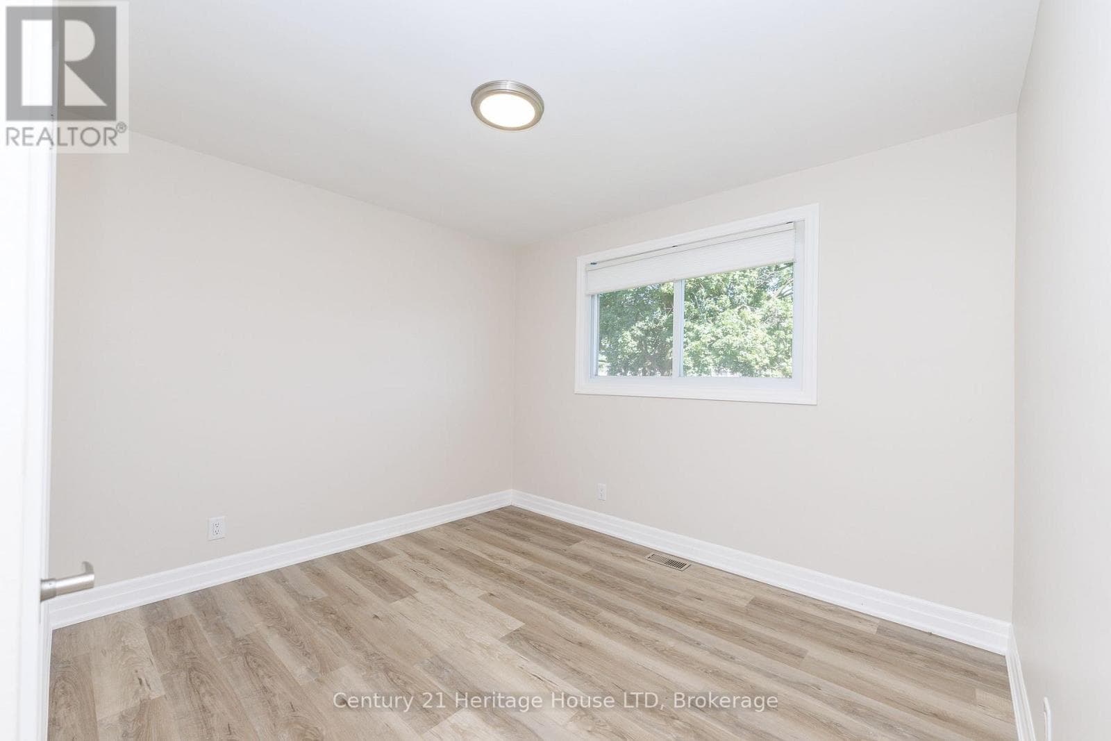 Single Family at upper- 37 Coronation Boulevard, St. Catharines (Grapeview), Ontario - Photo 10 - RE/MAX Garden City Realty