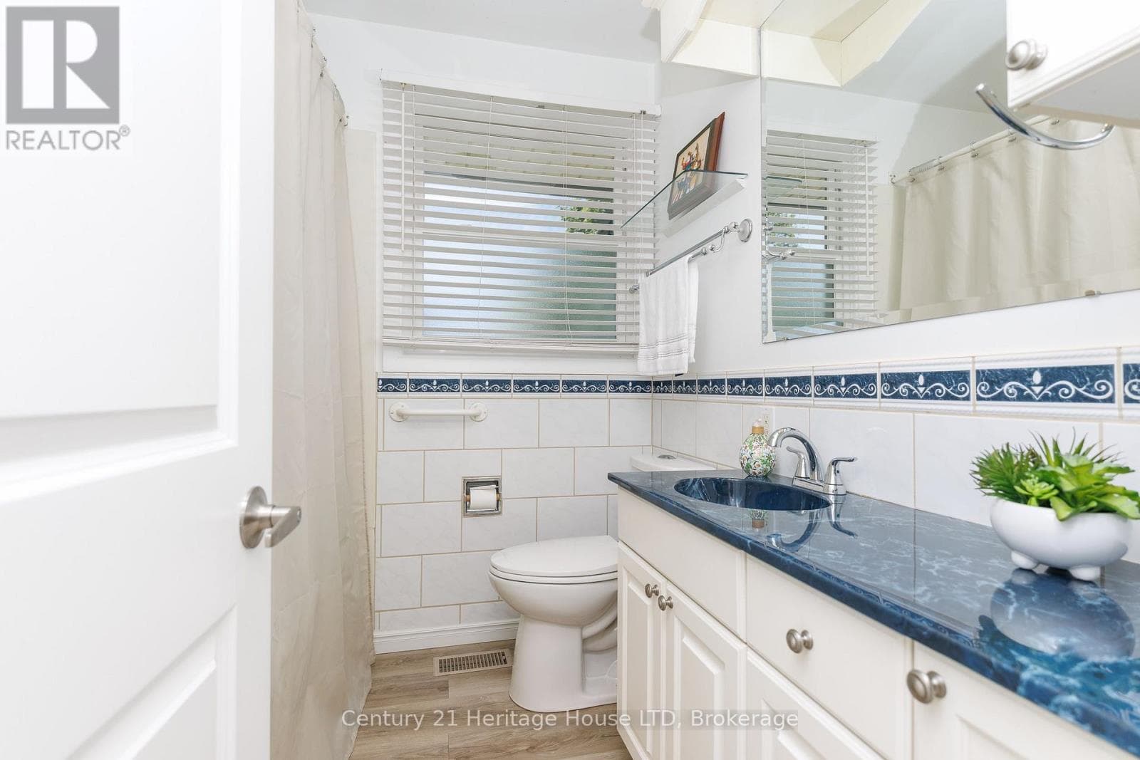 Single Family at upper- 37 Coronation Boulevard, St. Catharines (Grapeview), Ontario - Photo 7 - RE/MAX Garden City Realty