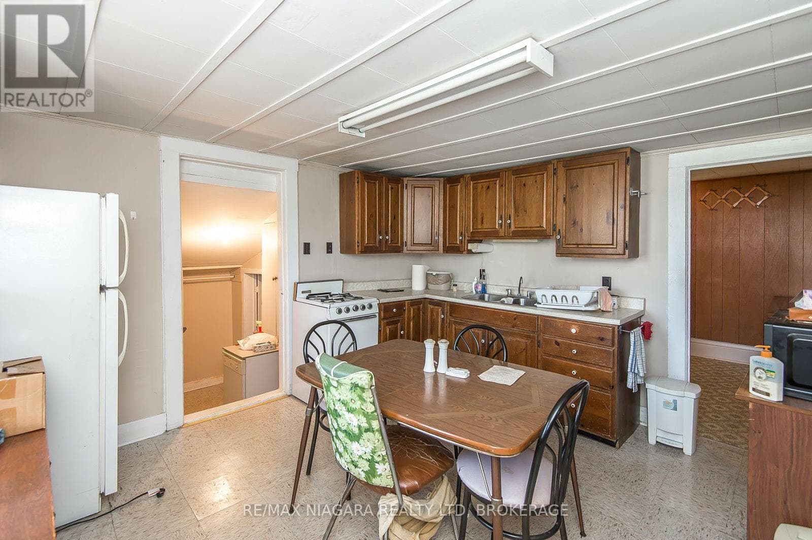Single Family at 220 Fraser Street, Port Colborne (Killaly East), Ontario - Photo 10 - RE/MAX Garden City Realty