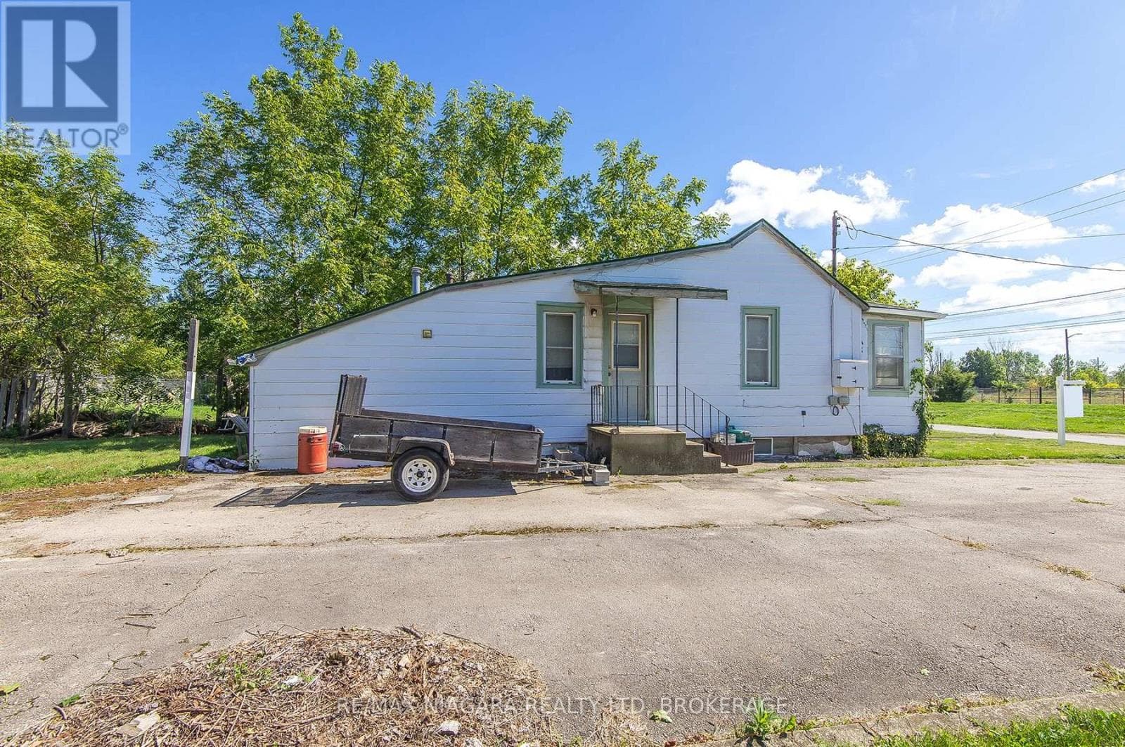 Single Family at 220 Fraser Street, Port Colborne (Killaly East), Ontario - Photo 4 - RE/MAX Garden City Realty