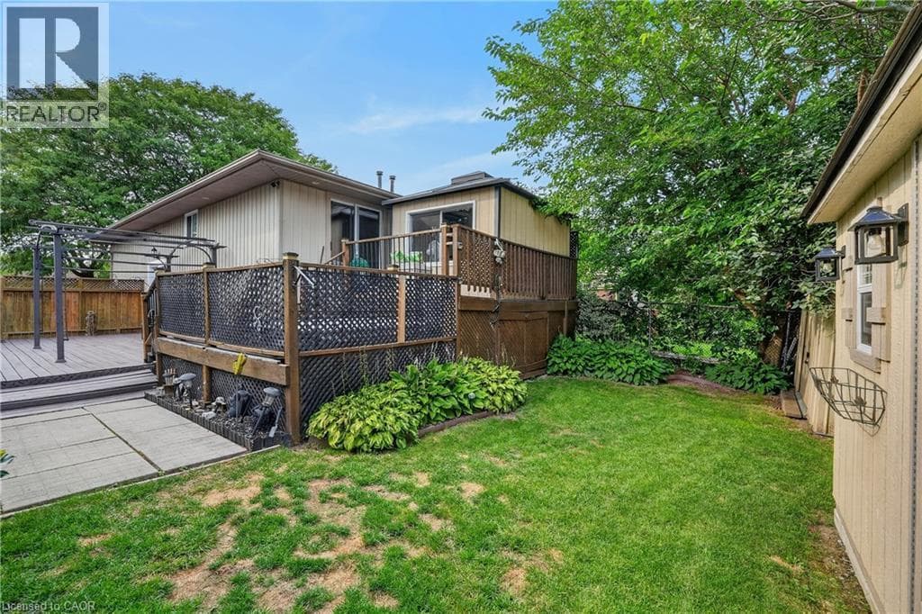 Single Family at 14 WOODEDEN Road, Grimsby, Ontario - Photo 3 - RE/MAX Garden City Realty