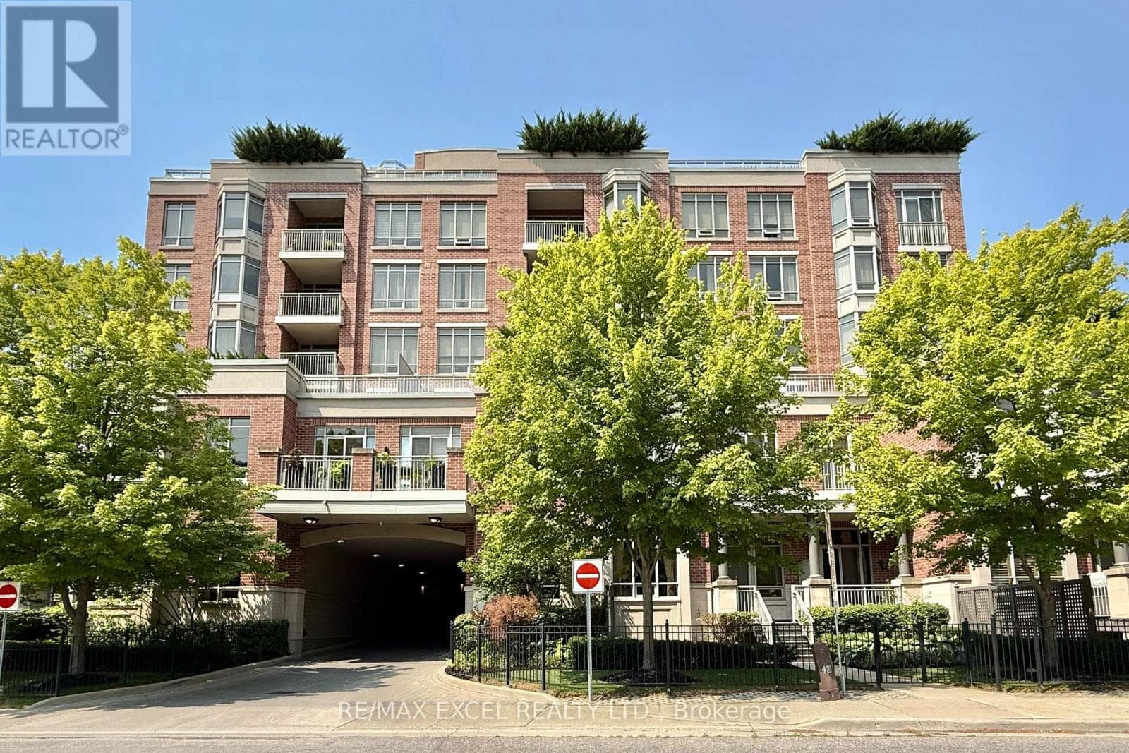 Single Family at 408- 10101 Yonge Street, Richmond Hill (Crosby), Ontario - Photo 4 - RE/MAX Garden City Realty
