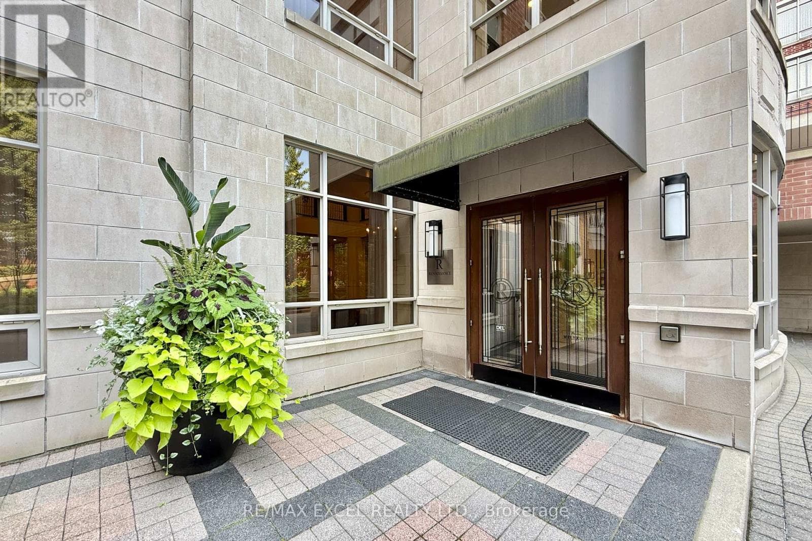 Single Family at 408- 10101 Yonge Street, Richmond Hill (Crosby), Ontario - Photo 5 - RE/MAX Garden City Realty