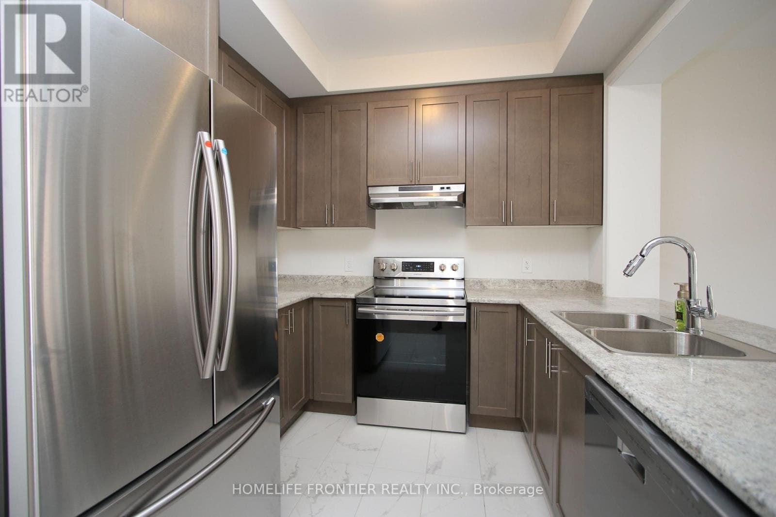 Single Family at 7 Frederick Pearson Street, East Gwillimbury (Queensville), Ontario - Photo 3 - RE/MAX Garden City Realty