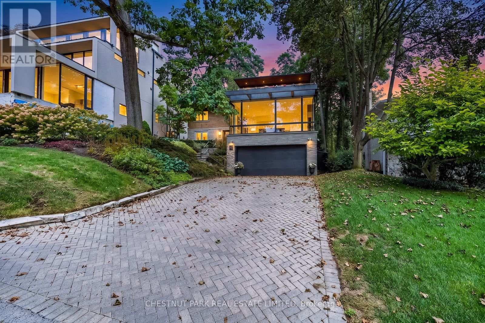 Single Family at 16 Fallingbrook Wood, Toronto (Birchcliffe-Cliffside), Ontario - Photo 2 - RE/MAX Garden City Realty