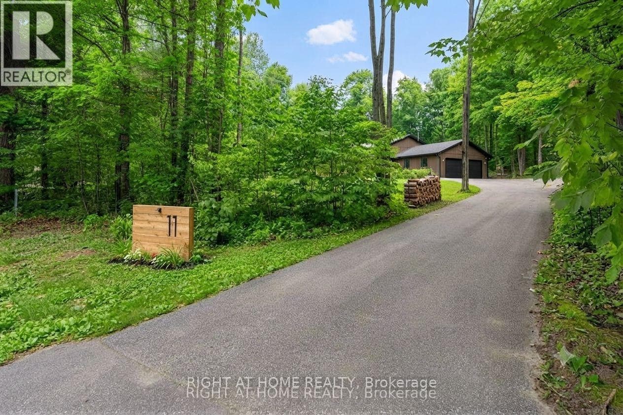 11 Woodland Crescent