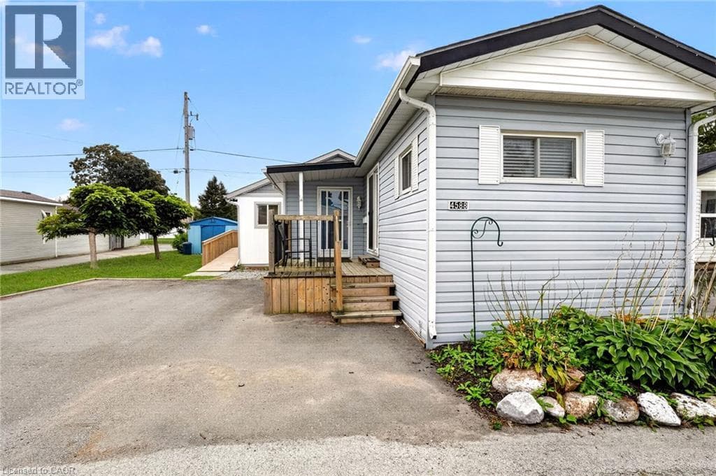 Single Family at 4588 MARTHA Lane, Beamsville, Ontario - Photo 2 - RE/MAX Garden City Realty