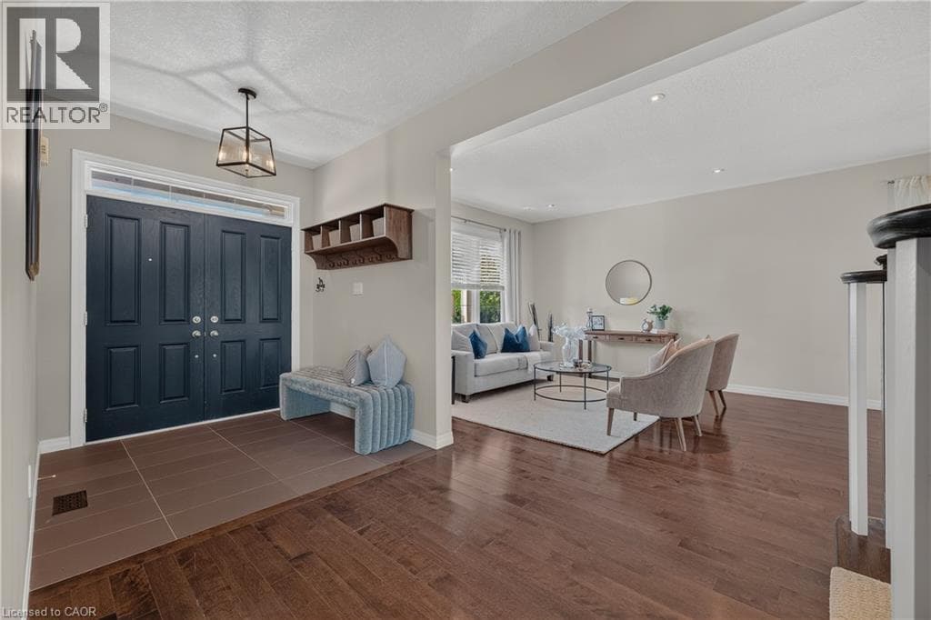 Single Family at 268 EVENS POND Crescent, Kitchener, Ontario - Photo 5 - RE/MAX Garden City Realty