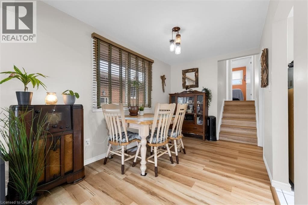 Single Family at 7506 JUBILEE Drive, Niagara Falls, Ontario - Photo 6 - RE/MAX Garden City Realty