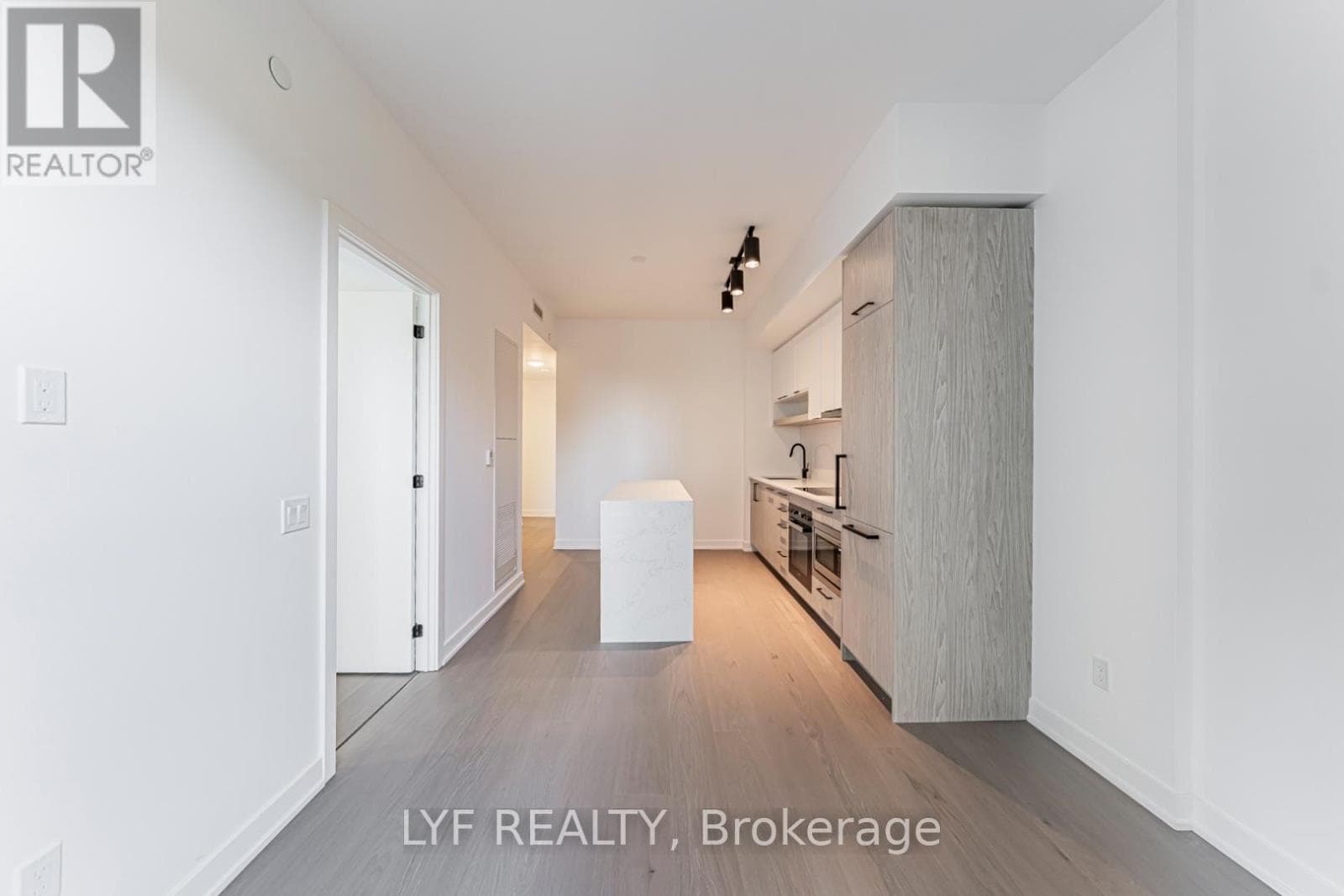 Single Family at 826- 91 Montclair Avenue, Toronto (Forest Hill South), Ontario - Photo 3 - RE/MAX Garden City Realty