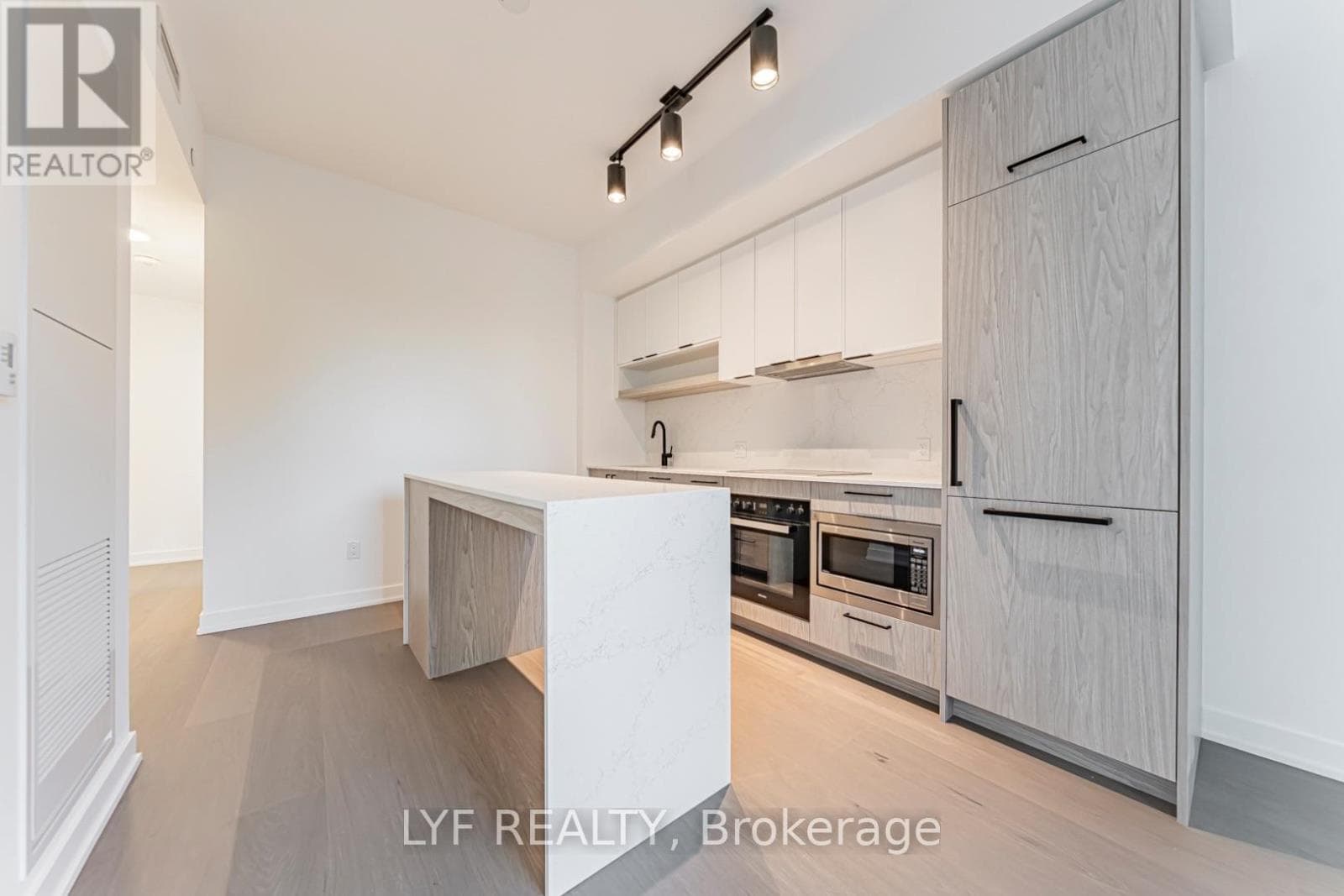 Single Family at 826- 91 Montclair Avenue, Toronto (Forest Hill South), Ontario - Photo 6 - RE/MAX Garden City Realty