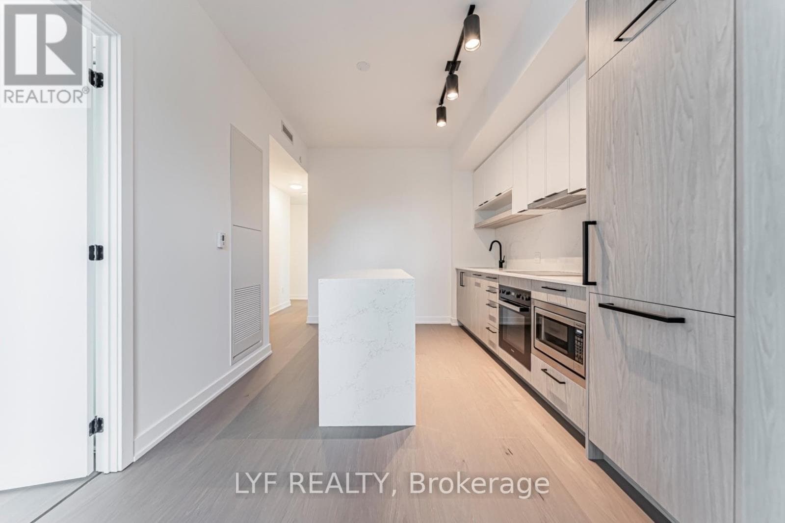 Single Family at 826- 91 Montclair Avenue, Toronto (Forest Hill South), Ontario - Photo 7 - RE/MAX Garden City Realty