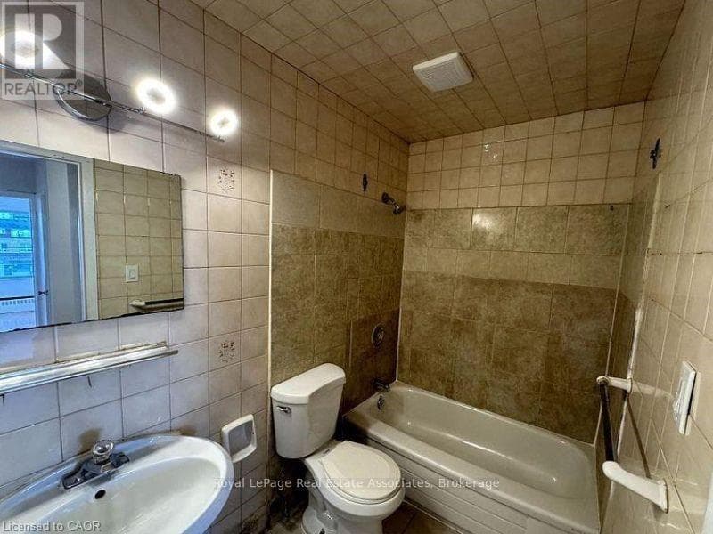 Single Family at 1- 3071 Hurontario Street, Mississauga (Cooksville), Ontario - Photo 7 - RE/MAX Garden City Realty