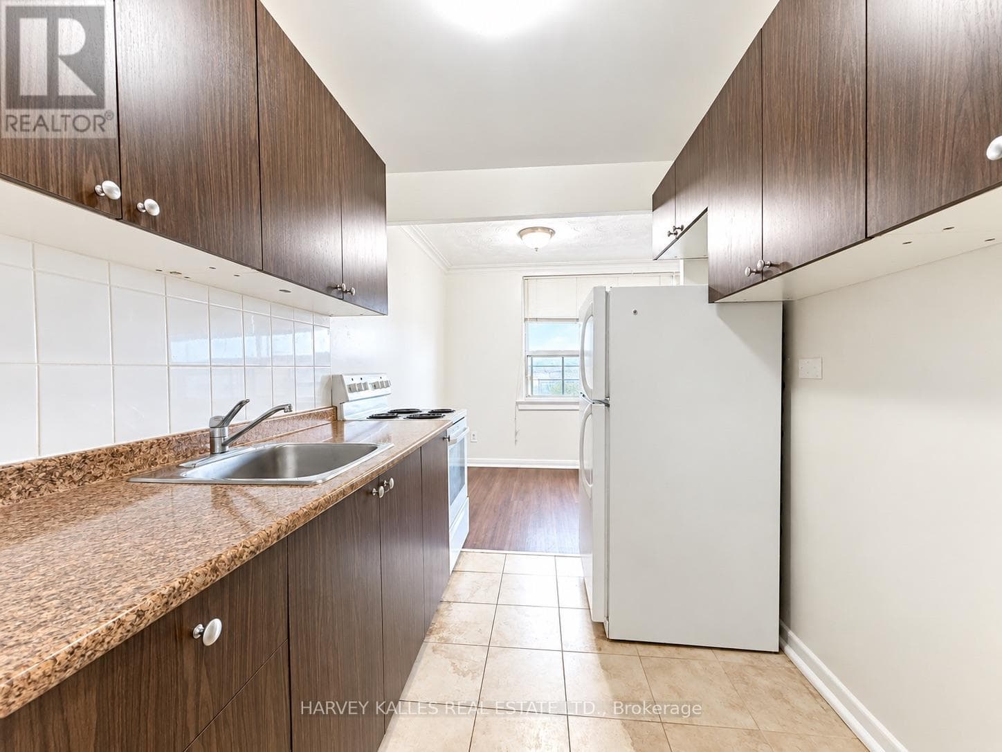 Multi-family at 402- 1490 Eglinton Avenue, Toronto (Briar Hill-Belgravia), Ontario - Photo 5 - RE/MAX Garden City Realty