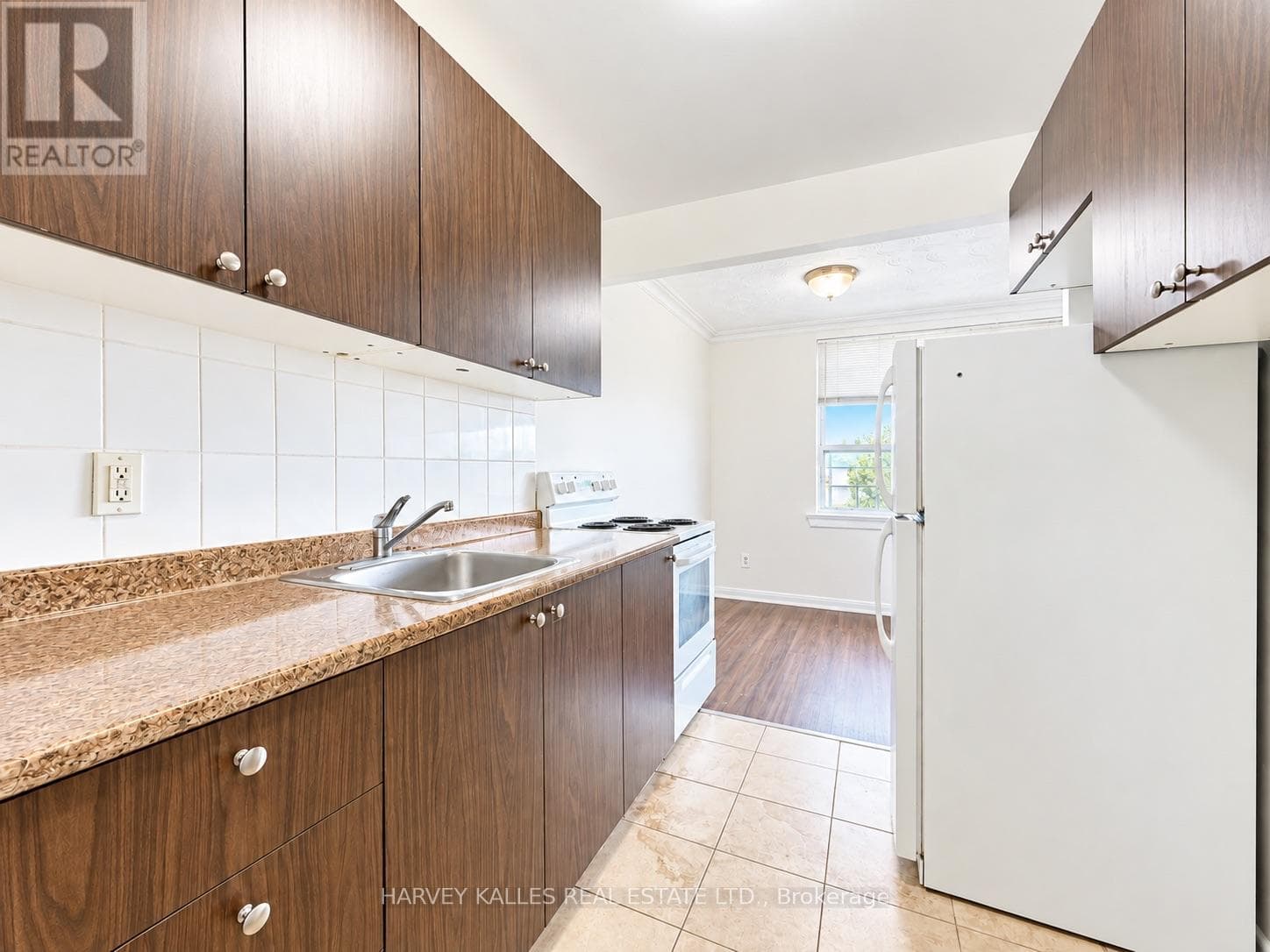 Multi-family at 402- 1490 Eglinton Avenue, Toronto (Briar Hill-Belgravia), Ontario - Photo 7 - RE/MAX Garden City Realty