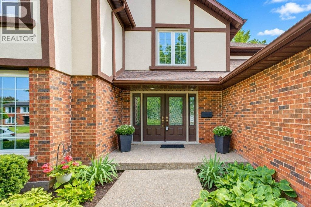 Single Family at 546 SANDBROOKE Court, Waterloo, Ontario - Photo 6 - RE/MAX Garden City Realty