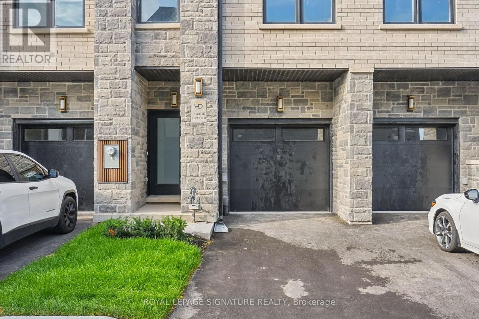 Single Family at 11- 6636 Clock Court, Mississauga (Meadowvale), Ontario - Photo 2 - RE/MAX Garden City Realty