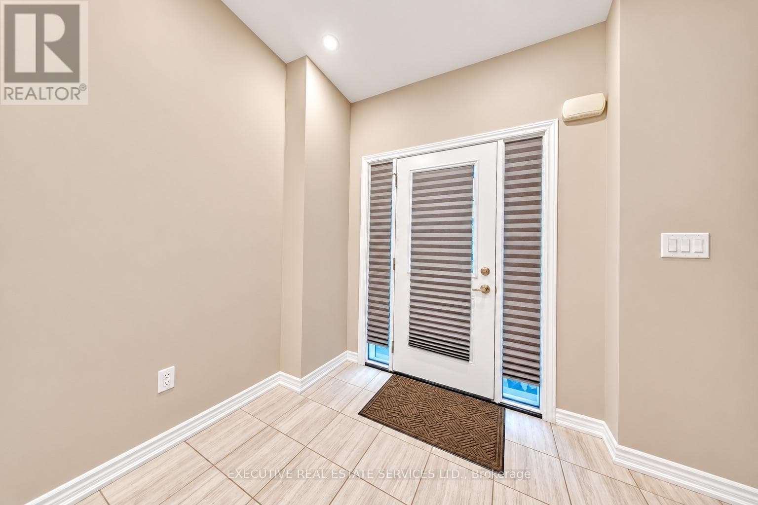 Single Family at Upper- 57 Bethune Avenue, Welland (Lincoln/Crowland), Ontario - Photo 9 - RE/MAX Garden City Realty