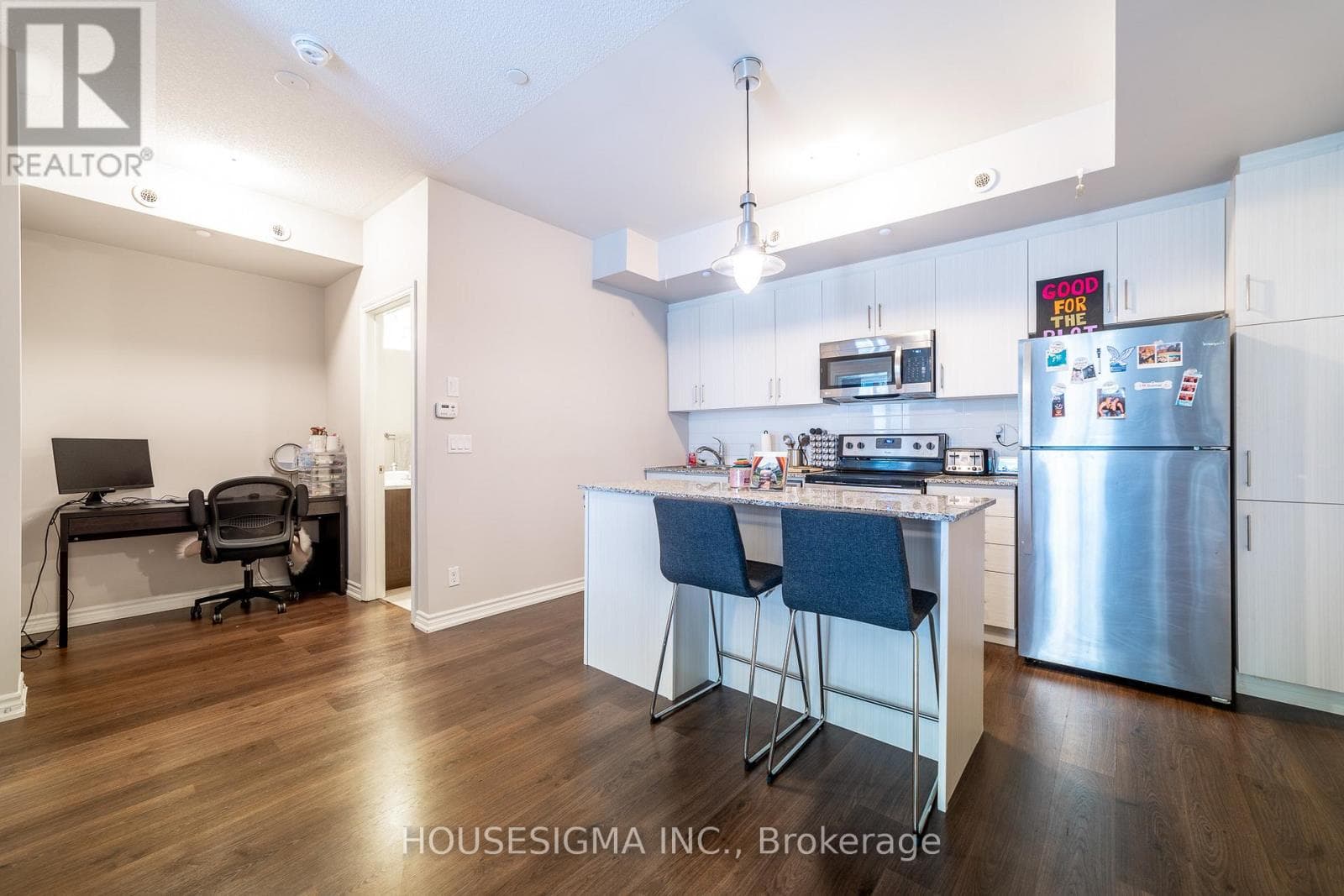 Single Family at 23- 140 Long Branch Avenue, Toronto (Long Branch), Ontario - Photo 1 - RE/MAX Garden City Realty