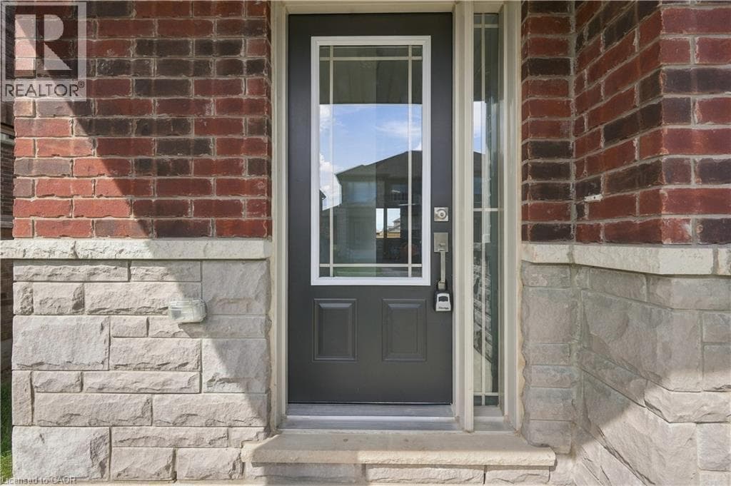 Single Family at 20 ADMIRAL Road, Welland, Ontario - Photo 5 - RE/MAX Garden City Realty