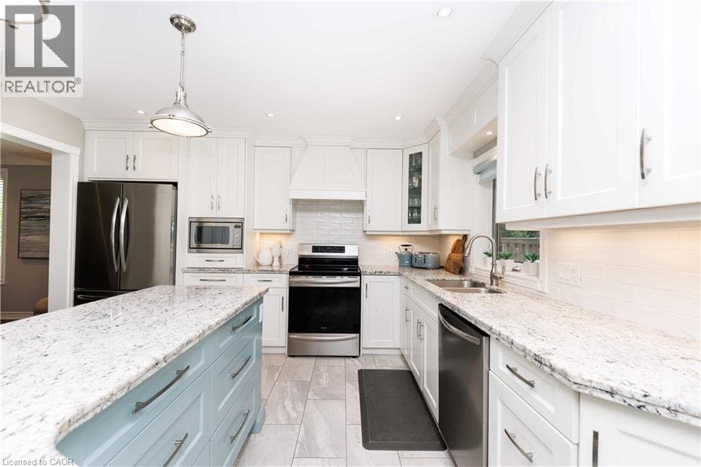 Single Family at 8 CHEVAL Drive, Grimsby, Ontario - Photo 7 - RE/MAX Garden City Realty