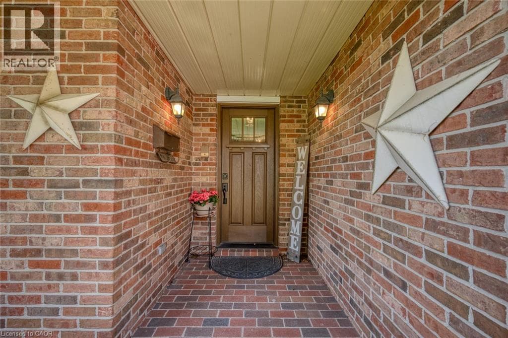 Single Family at 8 CHEVAL Drive, Grimsby, Ontario - Photo 3 - RE/MAX Garden City Realty