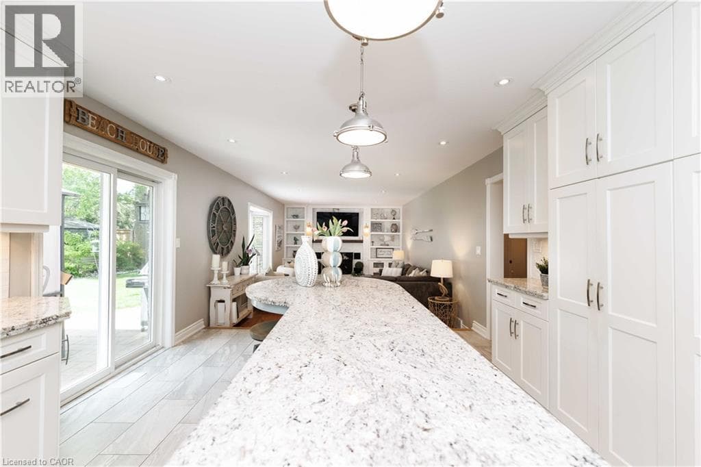 Single Family at 8 CHEVAL Drive, Grimsby, Ontario - Photo 9 - RE/MAX Garden City Realty