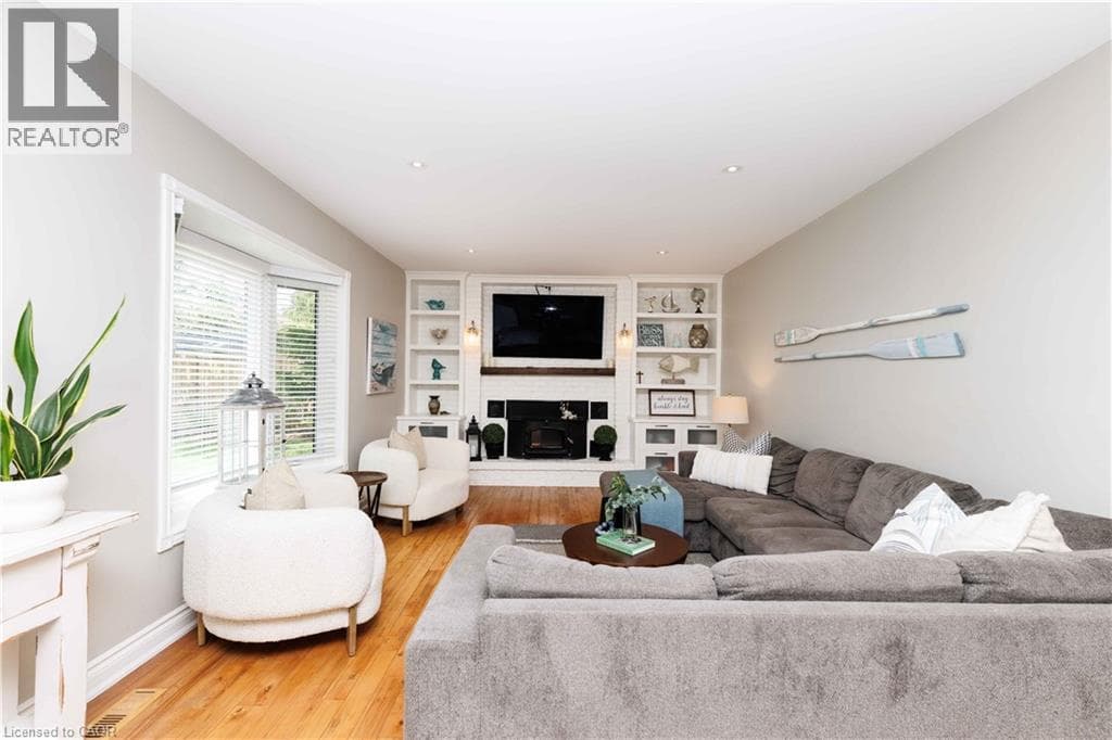 Single Family at 8 CHEVAL Drive, Grimsby, Ontario - Photo 10 - RE/MAX Garden City Realty