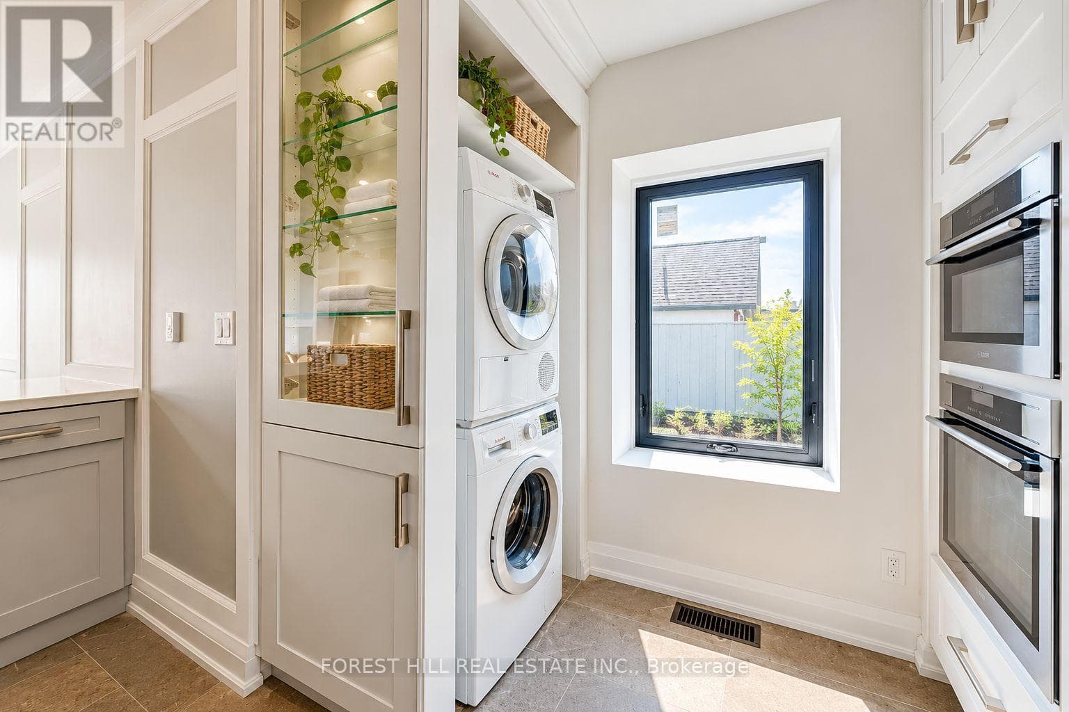 Single Family at 245 Ashdale Avenue, Toronto (Greenwood-Coxwell), Ontario - Photo 10 - RE/MAX Garden City Realty