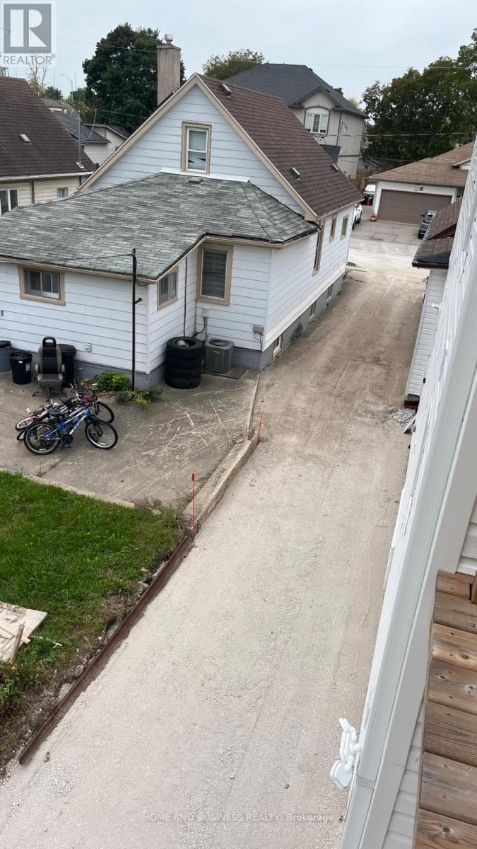 Single Family at 2- 2 patricia Street, Thorold (Thorold Downtown), Ontario - Photo 2 - RE/MAX Garden City Realty