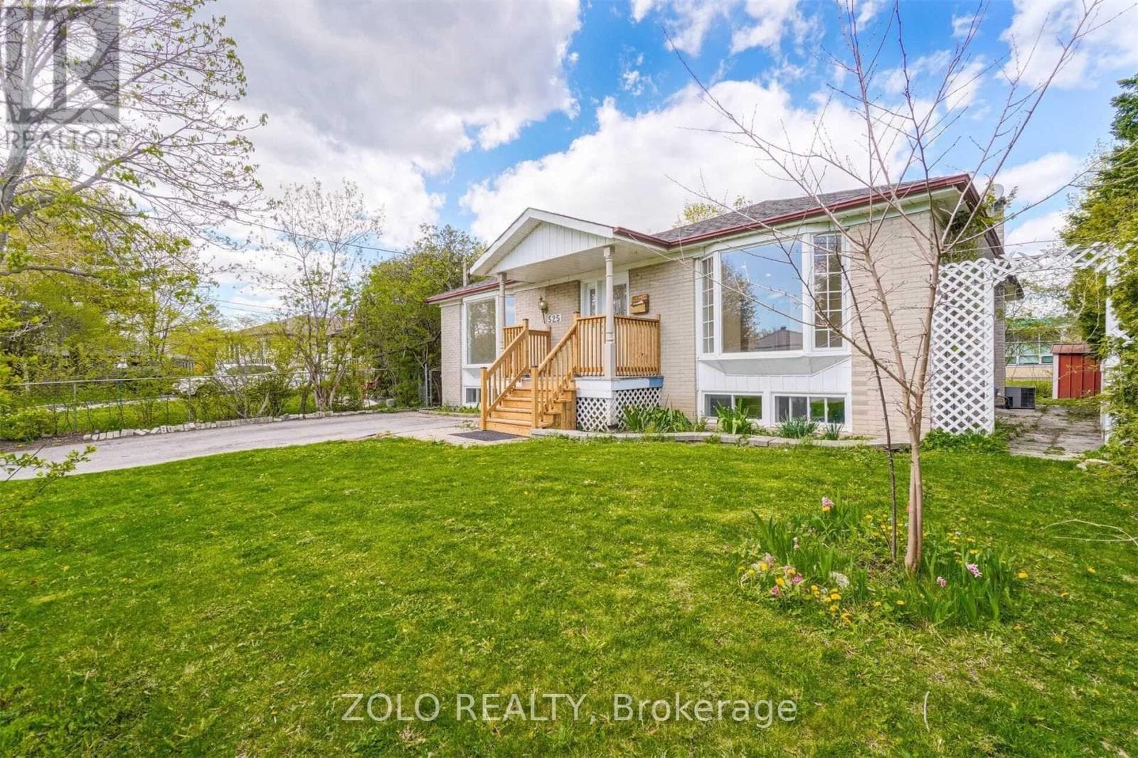 525 Lynett Crescent